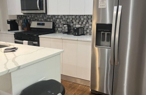 Grand Boulevard Apartment | Chic Euro City Getaway- Close to Downtown