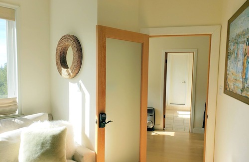 Claremont House | CHIC & EXCLUSIVE HOME IN GATED TRANQUIL SETTING WITH GORGEOUS VIEWS