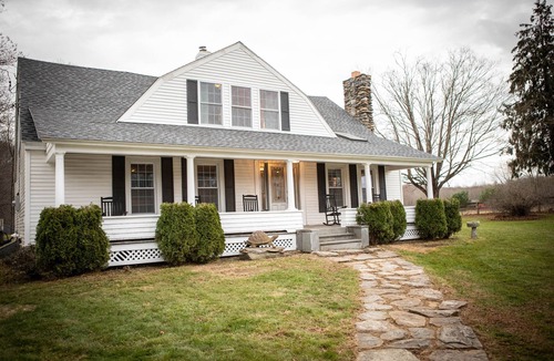 Preston House | Chic Farmhouse 2 miles from Foxwoods