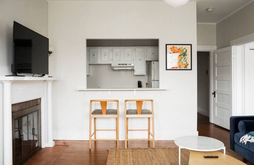 Fenway–Kenmore Apartment | Chic Fenway 1b Perfect Location!