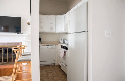 Fenway–Kenmore Apartment | Chic Fenway 1b Perfect Location!