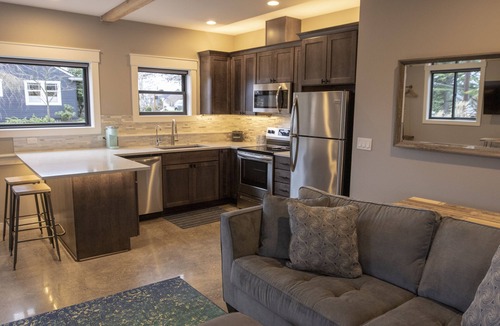 Genesee Apartment | Chic Flat -Easy Transit to Stadiums+Downtown -WORLD CUP READY!