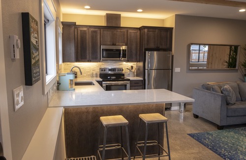 Genesee Apartment | Chic Flat -Easy Transit to Stadiums+Downtown -WORLD CUP READY!