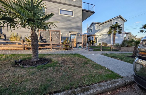 Genesee Apartment | Chic Flat -Easy Transit to Stadiums+Downtown -WORLD CUP READY!