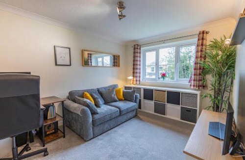 Netley Apartment | Chic Flat in Woolston: Nr Southampton City Centre
