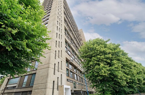 Poplar Apartment | Chic Four Bedroom Flat with Stunning Poplar Views