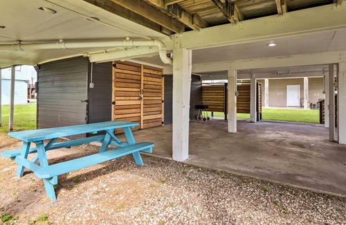 Galveston House | Chic Galveston Retreat w/ Deck & Shared Pool!