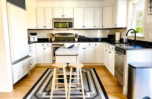 Village of East Hampton House | Chic Hamptons classic 5-bedroom steps from the Village