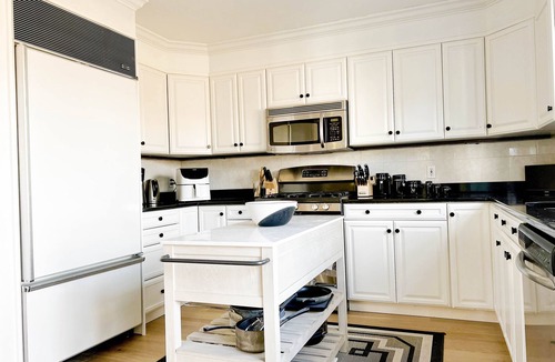 Village of East Hampton House | Chic Hamptons classic 5-bedroom steps from the Village