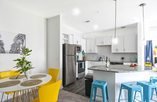 Orange Park Apartment | Chic Haven - Pool Bliss - Near Beach - 9304