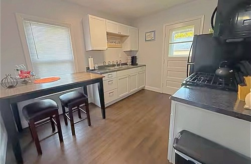 Westside Apartment | Chic Hideaway in Tipperary Hill