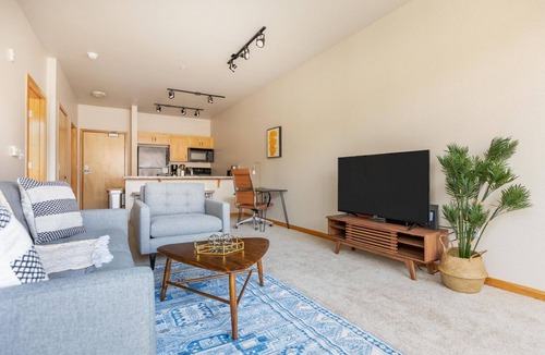 Pearl District Apartment | Chic Hillsboro Studio, by Blueground