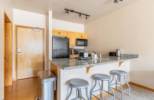 Pearl District Apartment | Chic Hillsboro Studio, by Blueground