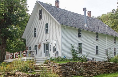 West Dover House | Chic Historic House w/Mountain Views Near Skiing