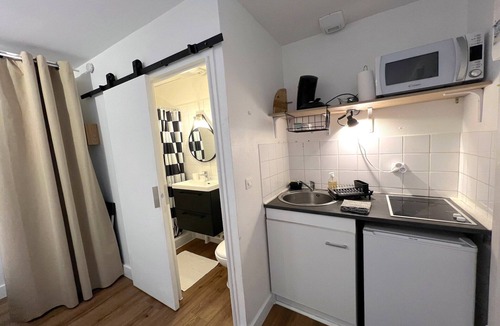 Liberation Apartment | Chic Home Stay with Kitchenette