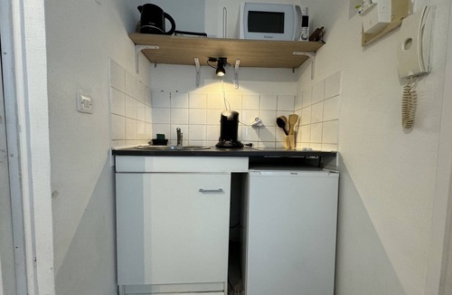 Liberation Apartment | Chic Home Stay with Kitchenette