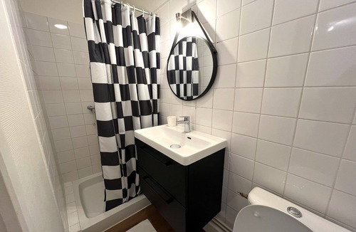 Liberation Apartment | Chic Home Stay with Kitchenette