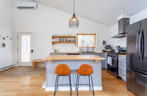 Callicoon House | Chic Home w/Fireplace & Beautiful Sunsets