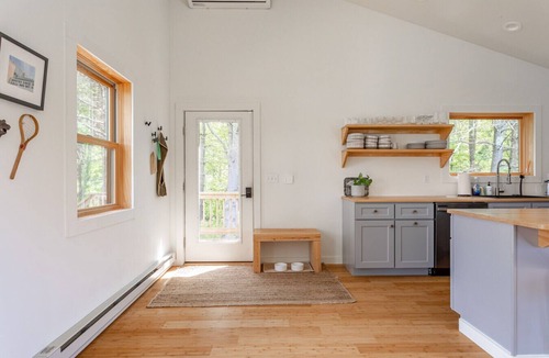 Callicoon House | Chic Home w/Fireplace & Beautiful Sunsets