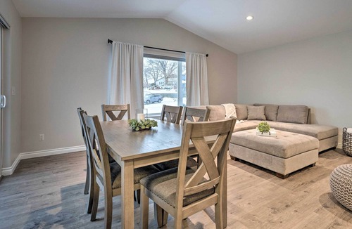 East Wenatchee House | Chic Home w/ Views & Backyard ~ 1 Mi to River