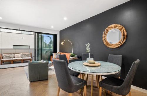 Carnegie Apartment | Chic Home with BBQ & Outdoor Dining