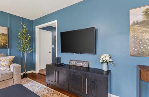 Independence House | Chic Home with Huge Grassy Yard 7 mins to Arrowhead Stadium