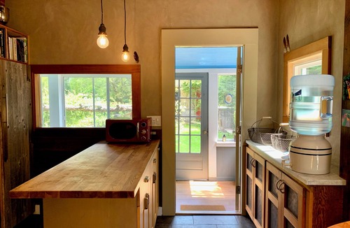 Stockbridge House | Chic Homestead Experience, Pick-and-Eat Gardens!