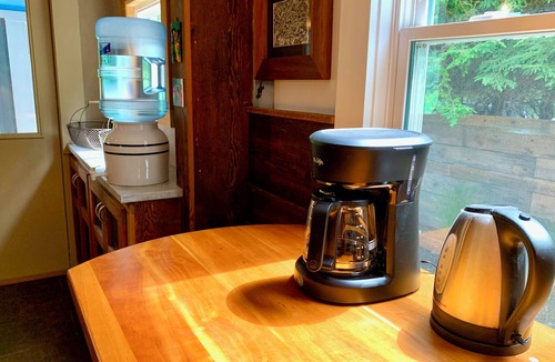 Stockbridge House | Chic Homestead Experience, Pick-and-Eat Gardens!