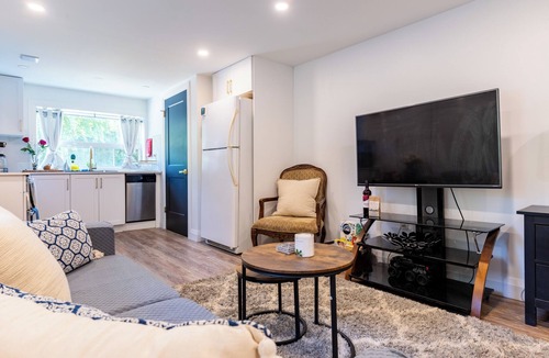 Halton Hills Apartment | Chic Hotel-Style Retreat by Toronto Premium Outlets