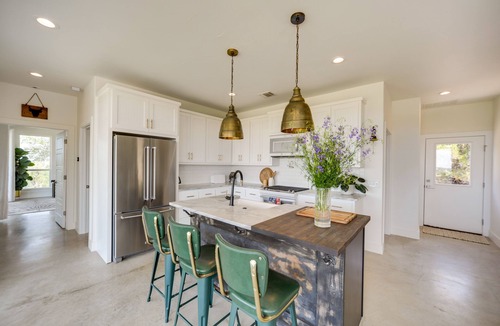 Spring Branch House | Chic House in Spring Branch w/Lush Outdoor Space!