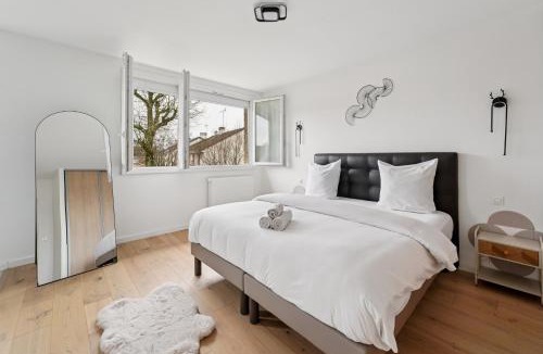 Herblay House | Chic house with a master suite, parking, terrace, and garden