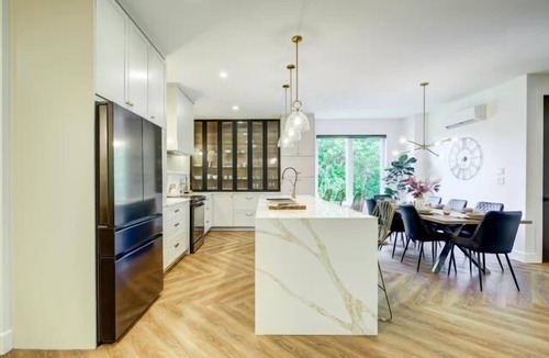 Orford Apartment | Chic Ibiza, SPA, Ski, Foyer, Montagne