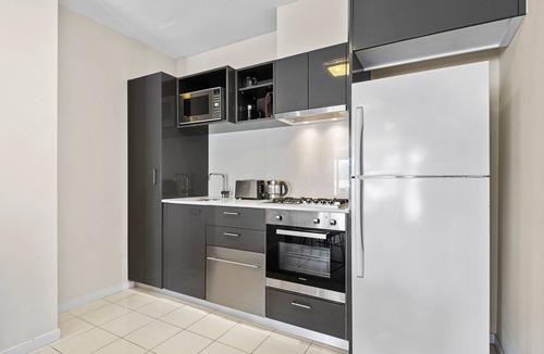 South Melbourne Apartment | Chic Inner City Convenience, with Secure Parking