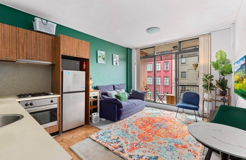 Chippendale Apartment | Chic Inner-City 1 Bedroom with Balcony