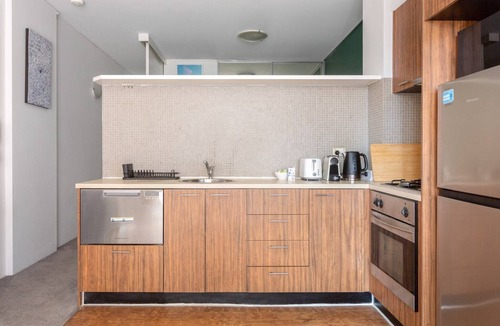 Chippendale Apartment | Chic Inner-City 1 Bedroom with Balcony