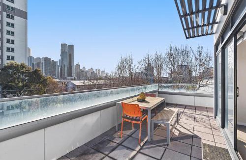 South Melbourne Apartment | Chic Inner City Convenience, with Secure Parking