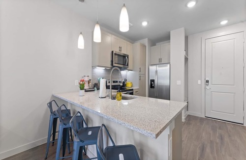 Windsor Park Apartment | Chic King Bed 1BR Suite 5 Min to DT