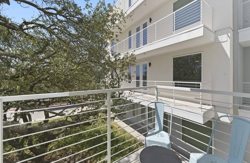 Windsor Park Apartment | Chic King Bed 1BR Suite 5 Min to DT