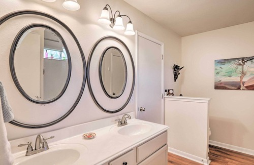 Kyle House | Chic Kyle Home w/ Patio - 20 Mi to Dtwn Austin!
