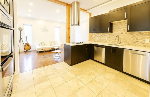 Whitchurch-Stouffville House | Chic Lakefront Summer Escape n