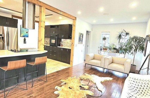Whitchurch-Stouffville House | Chic Lakefront Summer Escape n