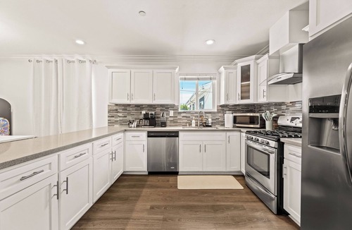 Los Angeles House | Chic LA Escape I Stylish Home in Prime Location I Free Parking