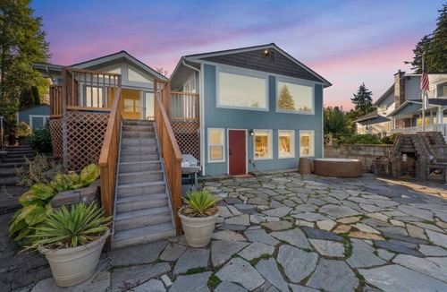 Fort Lewis House | Chic Lakefront 2BR/2BA Upper Unit | BBQ Deck