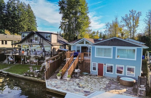 Fort Lewis House | Chic Lakefront 2BR/2BA Upper Unit | BBQ Deck