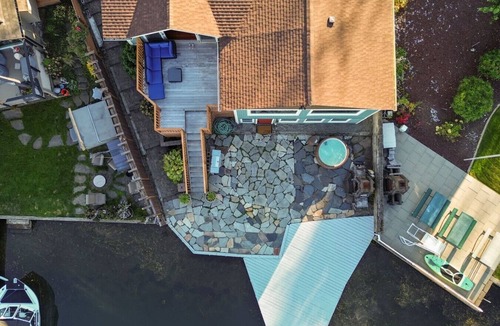 Fort Lewis House | Chic Lakefront 2BR/2BA Upper Unit | BBQ Deck