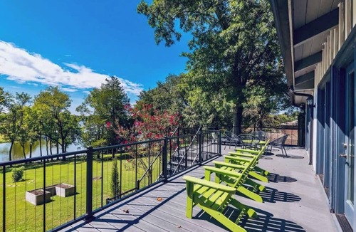 Gallatin House | Chic Lakefront Home｜6 bdrm/4bath & Private Dock!