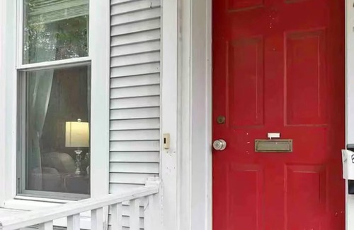 Wrightwood Neighbors Apartment | Chic large 1100 sq ft 1. Bedroom sleeps 5 near lake
