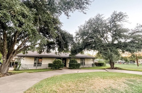 Manchaca House | Chic Large Austin Home For Families & Groups - sleeps 9+ Game Room and on 1 acre