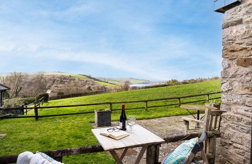 Dittisham Cottage | Chic, Lively and Stylish