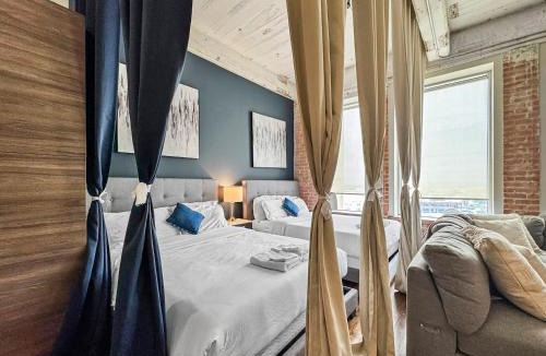 Downtown Dallas Apartment | Chic Loft 828 3bd Sleeps 16 Free Parking